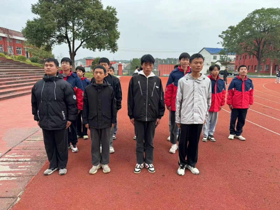 刻苦训练篮球时如何避免受伤的建议_1